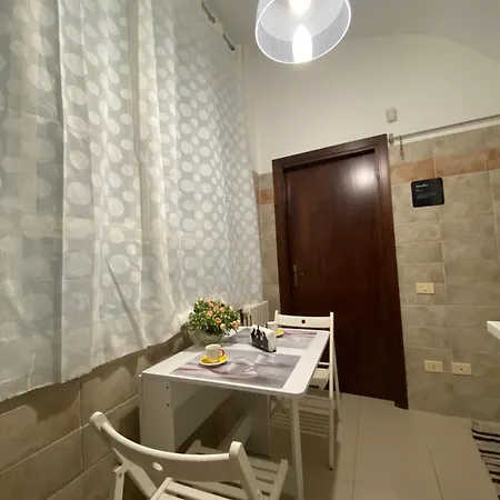 Apartment Break House *